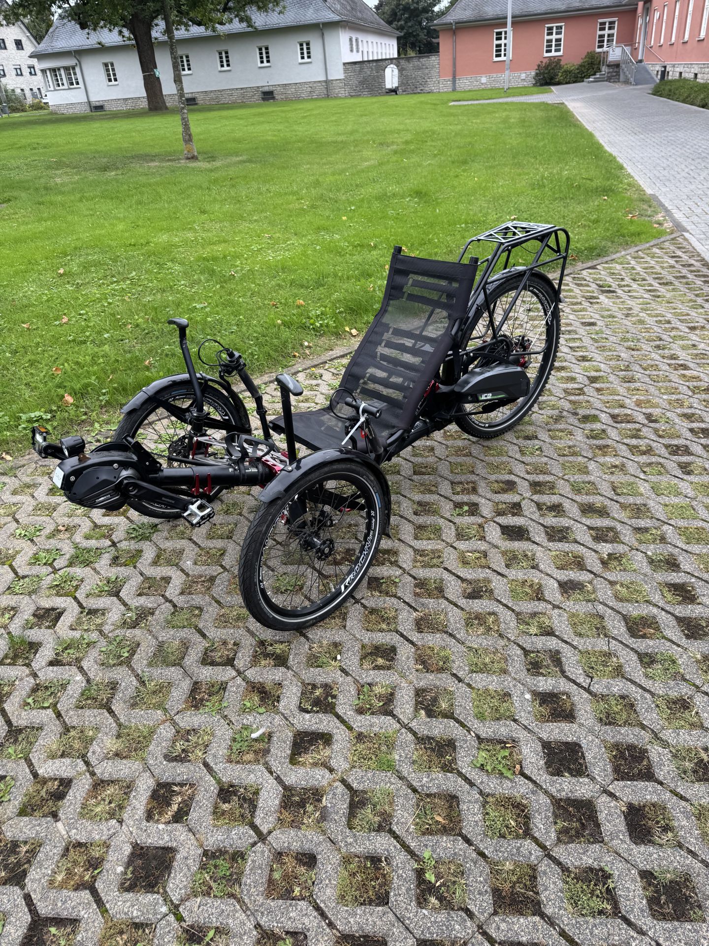 AZUB Ti-FLY 26: Schräge Gesamtansicht von vorn